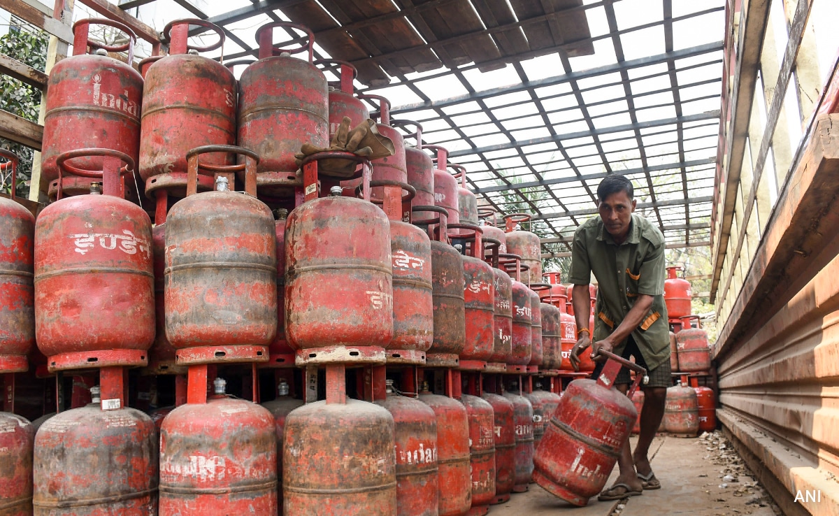 LPG सिलेंडर की जमाखोरी रोकने के लिए सरकार का बड़ा कदम, ESMA किया लागू