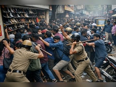 केरल में 1 रुपये वाले जूते का ऑफर बना हंगामे की वजह, भीड़ काबू करने के लिए पुलिस का लाठीचार्ज