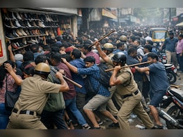 केरल में 1 रुपये वाले जूते का ऑफर बना हंगामे की वजह, भीड़ काबू करने के लिए पुलिस का लाठीचार्ज