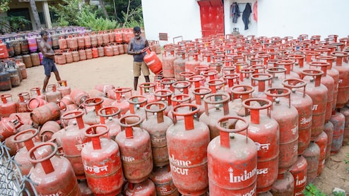 LPG Shortage LIVE: देश में LPG की कमी नहीं, गैस संकट पर सरकार ने बताया, संसद में पेट्रोलियम मंत्री ने दिया जवाब