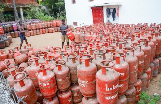 LPG Shortage LIVE: एलपीजी किल्लत से क्या बंद होगी पराठे वाली गली? पुणे के मशहूर 'बादशाही होटल' पर लगा ताला