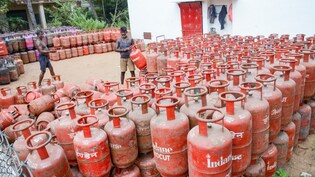 LPG Shortage: रसोई गैस सिलेंडर की टेंशन दूर! एक्शन मोड में आई सरकार ने तेल-गैस के 5 नए रास्ते खोजे, बड़ी डील की तैयारी