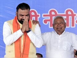 '<i>Yahi Sab Dekhenge</i>': In Nitish Kumar's Gesture, Many See A Successor Hint