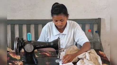 पूर्व नक्सलियों ने बंदूक छोड़ थामी सिलाई मशीन, आत्मसमर्पण के बाद अपनाए रोजगार के नए साधन