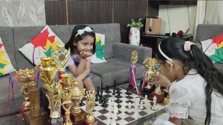 Grand Master Open Chess: 6 साल की अमायरा खान बनीं चेस चैंपियन, सागर की बेटी ने विश्व स्तर पर पाया 13वां स्थान