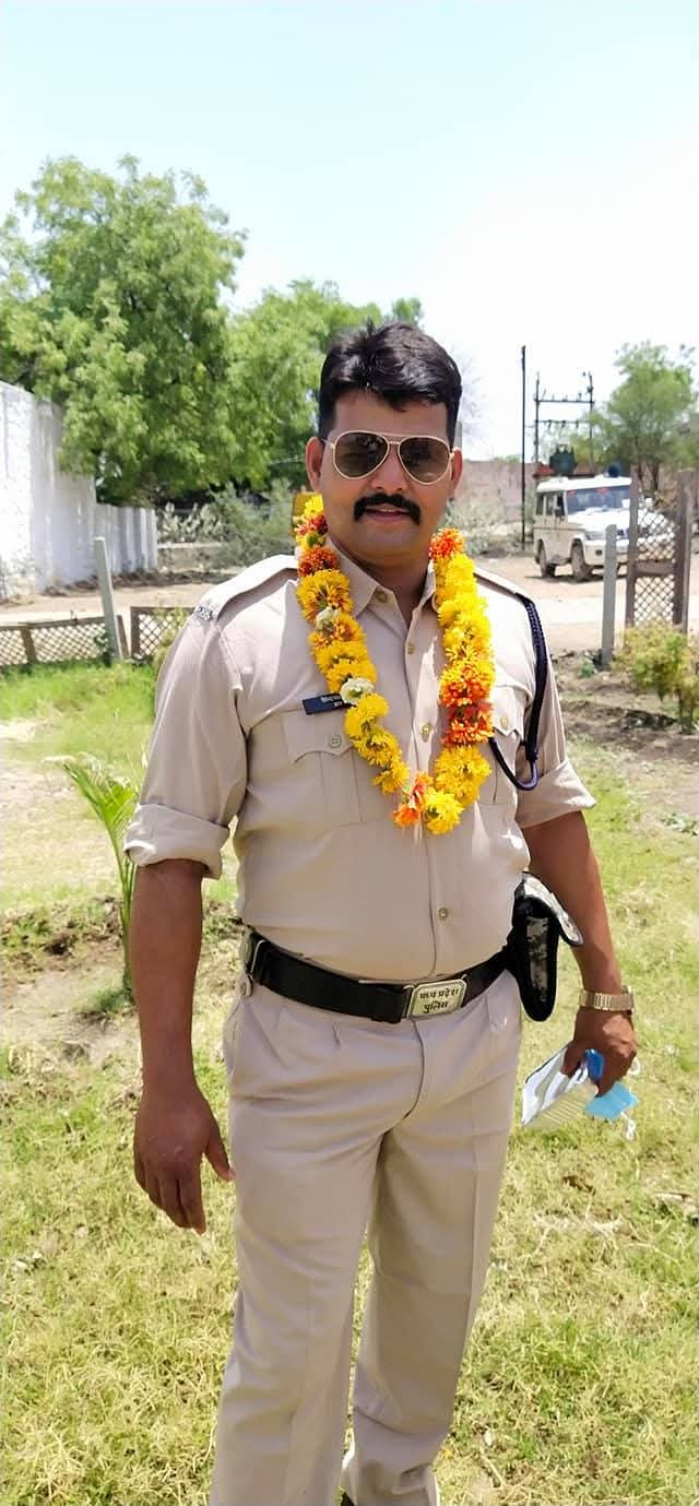 देवेंद्र सिकरवार प्रधान सिकरवार धरनावदा पुल‍िस थाना गुना मध्‍य प्रदेश