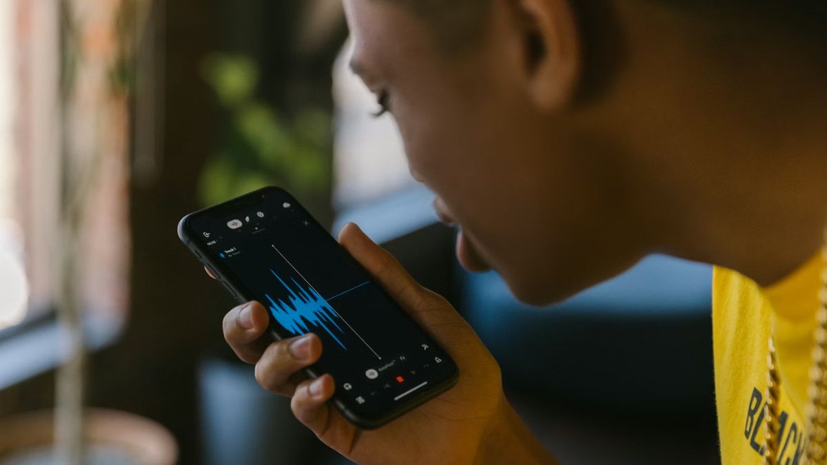 Tragbares KI-Gerät soll Mikrofone erkennen und Audioaufnahmen stören