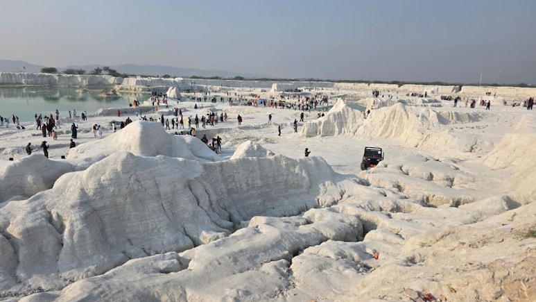 राजस्थान का 'मिनी स्विट्जरलैंड&rsquo; बना पर्यटकों का फेवरेट, 'व्हाइट लैंड&rsquo; की खूबसूरती का बॉलीवुड भी दिवाना