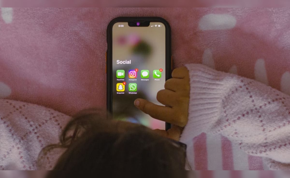 सोशल मीडिया पर बदनाम करना पड़ेगा महंगा! DGP की अध्यक्षता में बनेगी विशेष समिति, CM फडणवीस का ऐलान