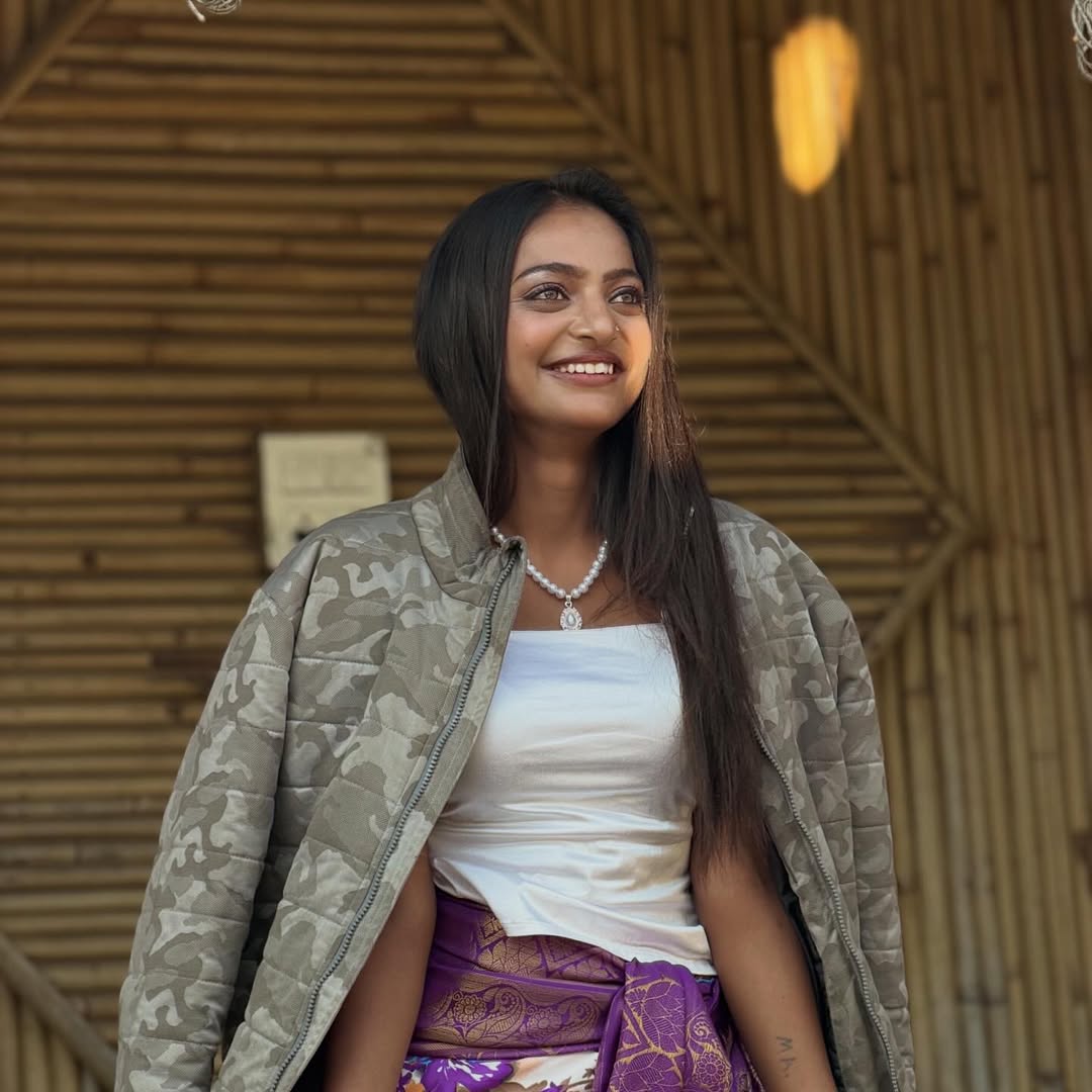 कौन है महाकुंभ गर्ल मोनालिसा के मुस्लिम पति, जिन्हें 6 महीने डेट करके 18 की उम्र में की शादी