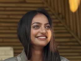 कौन है महाकुंभ गर्ल मोनालिसा के मुस्लिम पति, जिन्हें 6 महीने डेट करके 18 की उम्र में की शादी