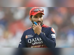 IPL 2026 RCB vs SRH: हैदराबाद के खिलाफ मैच में काली पट्टी बांधकर क्यों उतरे RCB के खिलाड़ी?