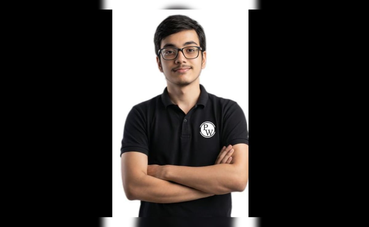 Despite Job Struggles, Eye Surgery, This UP Boy Clears CA Exam With All India Rank 35