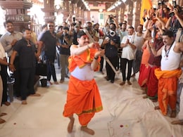 VIDEO: सीएम मोहन यादव की तलवारबाजी ने बढ़ाया गैर का उत्साह, रंगपंचमी पर रंगों से सराबोर हुआ उज्जैन &nbsp;