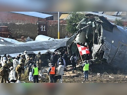 65 करोड़ की नकदी लेकर जा रहा आर्मी का जहाज क्रैश, नोट लूटकर भागे लोग... अब पुलिस मार रही रेड