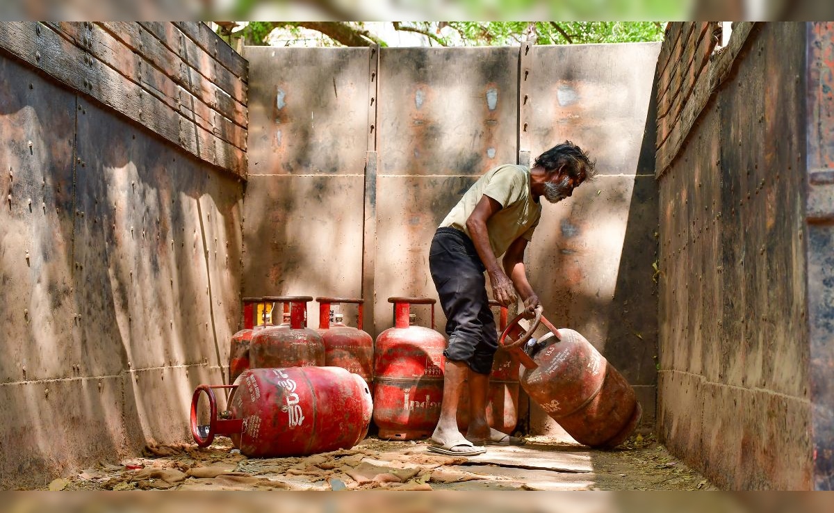 LPG vs PNG: Why Cooking Gas Shortages Can't Be Fixed With Pipeline Gas