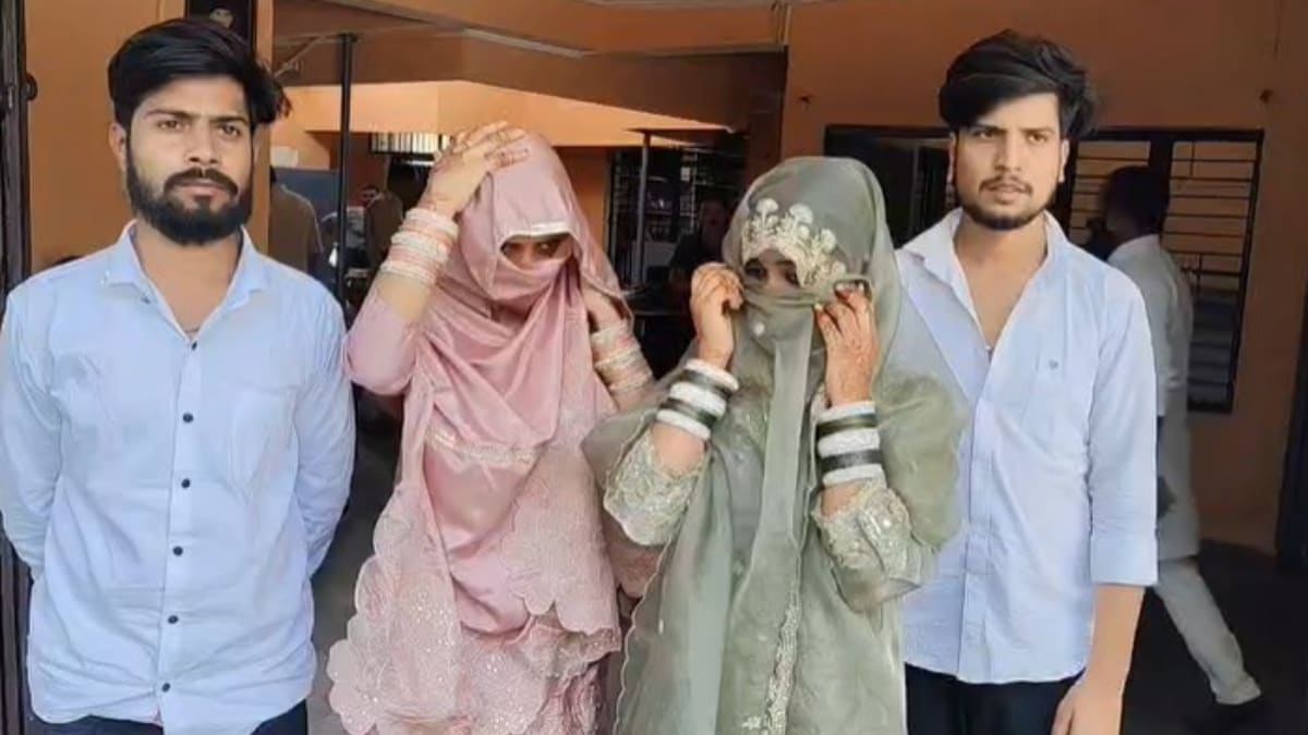 नवविवाहित जोड़ों ने थाने पहुंचकर दर्ज कराए बयान.