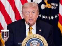 युद्ध के बीच दुश्मन पर फिदा हुए ट्रंप, बोले- शतरंज की बिसात पर ईरान के 'धुरंधरों' से खेल रहा हूं