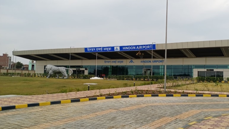 Hindon Airport: कौनसी एयरलाइंस हिंडन एयरपोर्ट से दे रही हैं सेवा? जानिए गाजियाबाद के इस हवाई अड्डे से कहां-कहां जा सकते हैं आप