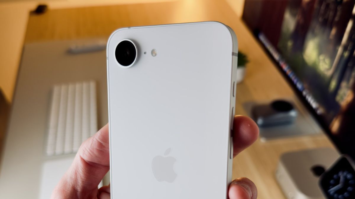 Apple का बड़ा धमाका: भारत में लॉन्च हुआ सबसे सस्ता iPhone 17e और नया iPad Air, जानें कीमत और शानदार फीचर्स