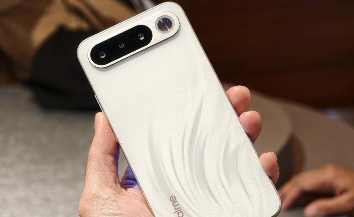 भारत का पहला 'Selfie Mirror' फोन! Realme 16 5G में कम कीमत में मिल रहे हैं दमदार फीचर्स