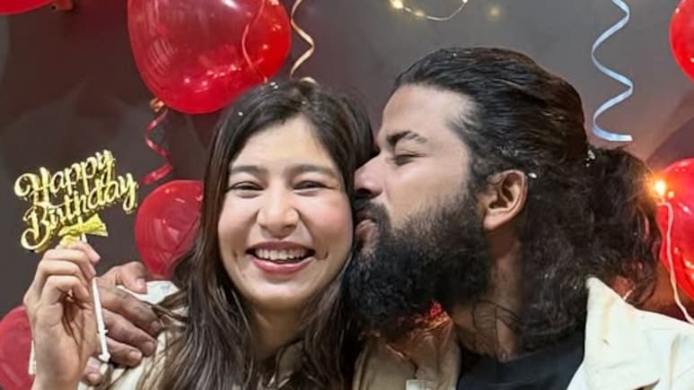 UK07 Rider ने एक्सीडेंट के बाद शेयर की पहली फोटो, पत्नी नहीं इस शख्स के साथ दिखे यूट्यूबर अनुराग डोभाल, रितिका ने दिया हेल्थ अपडेट