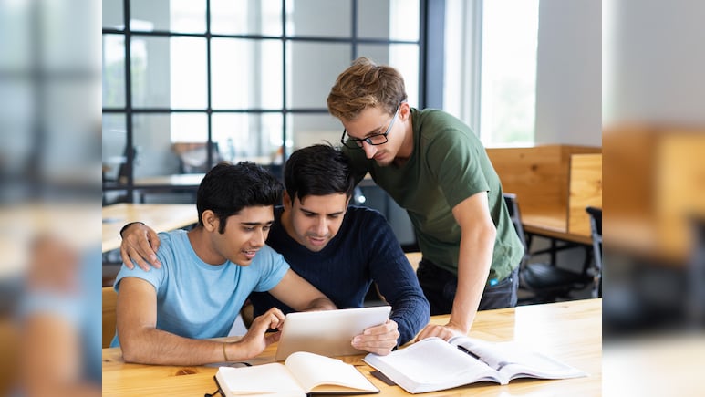 Study In India: विदेशी छात्रों की पहली पसंद बना भारत, Higher Education के लिए हो रहे रिकॉर्ड एडमिशन