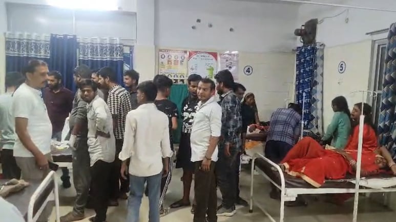MP Accident: टीकमगढ़ में तेज रफ्तार का कहर, ट्रैक्टर ट्रॉली-बुलोरो की टक्कर में 20 लोग घायल, 2 घंटे तक घायलों को नहीं मिली एम्बुलेंस