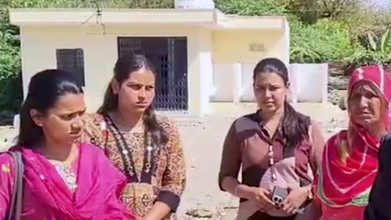 Rajasthan: 'मर्द तो कहीं भी जा सकते हैं, हम कहां जाएं? 'उस महिला शौचालय की कड़वी सच्चाई जिसका वीडियो हुआ वायरल