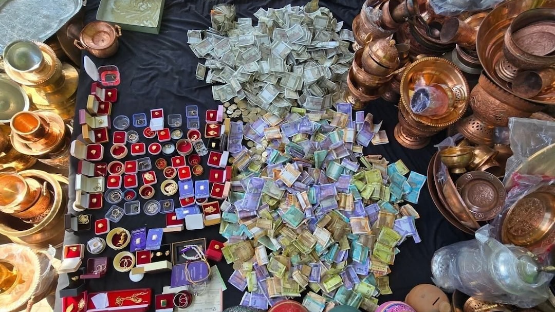 Kashmir Residents Donate Gold, Silver, Cash To War-Hit Iran | Watch Video