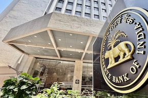 RBI ने इस NBFC पर ठोका जुर्माना, गिरवी गोल्&zwj;ड पर गड़बड़ी पड़ी भारी! पूरा मामला समझ लें, आपके भी काम आएगा