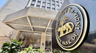 RBI ने इस NBFC पर ठोका जुर्माना, गिरवी गोल्&zwj;ड पर गड़बड़ी पड़ी भारी! पूरा मामला समझ लें, आपके भी काम आएगा