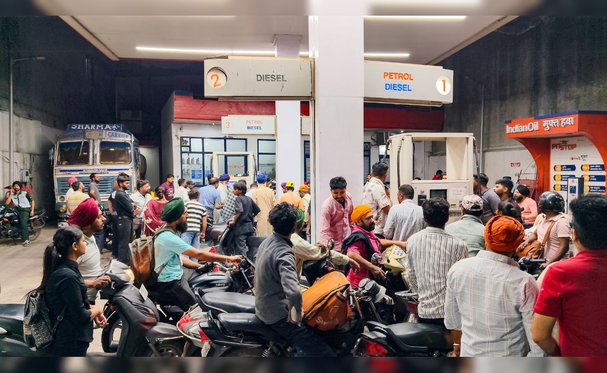 भारत में नेपाल की गाड़ियों को पेट्रोल-डीजल देना बंद, बॉर्डर के पास पेट्रोल पंप को लेकर प्रशासन का फैसला