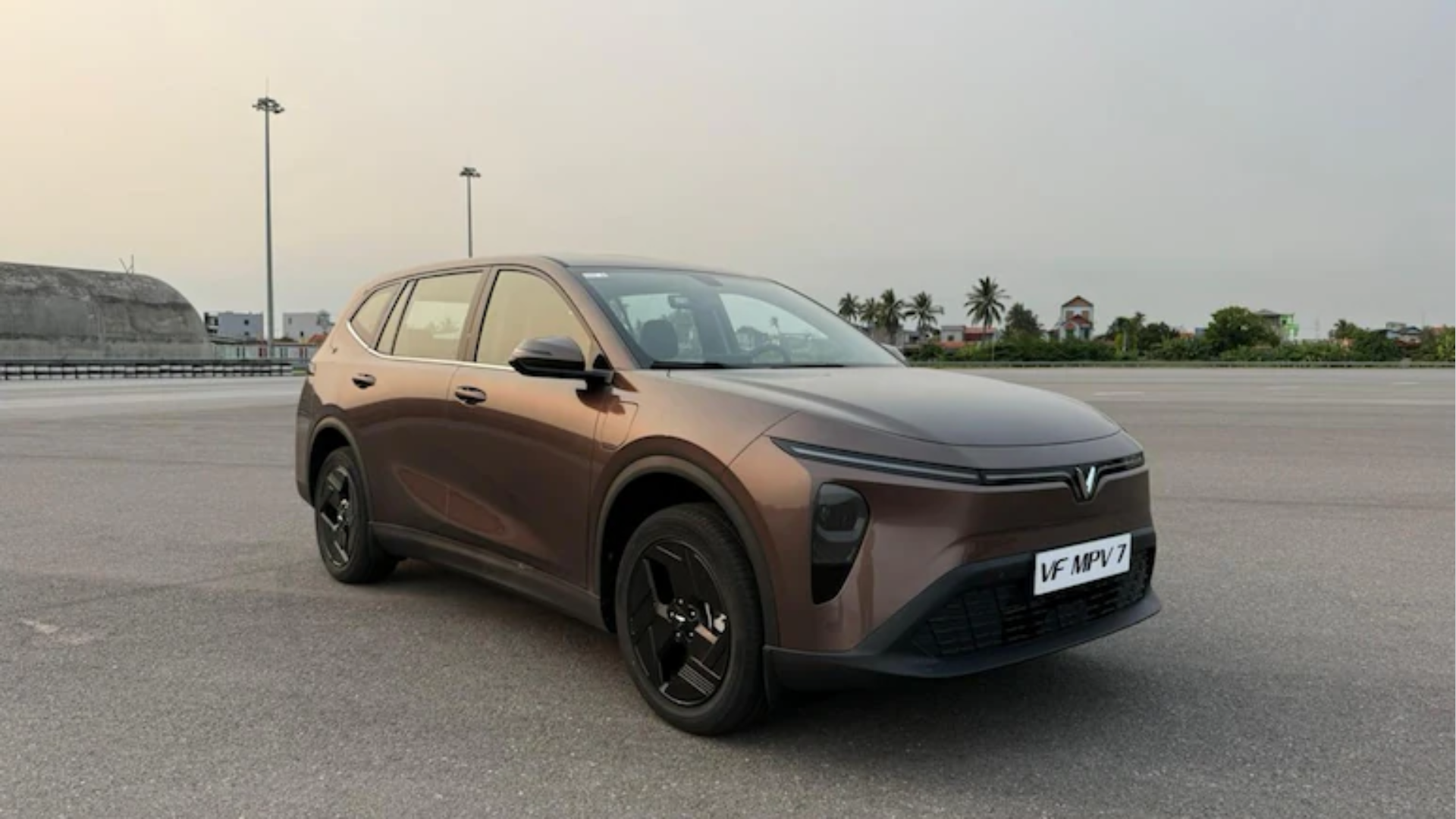 VinFast की VF MPV 7 में मिलेगी 60.1 kWh की बैटरी, 15 अप्रैल को लॉन्च