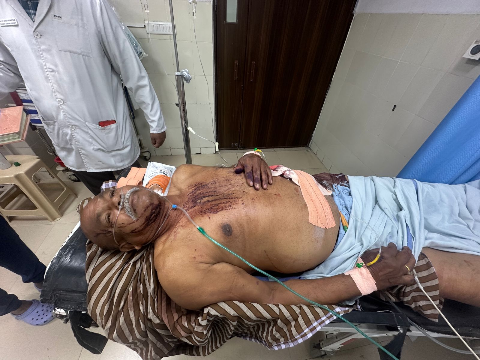 लुटेरों ने किये चाकू से 6 वार, फिर भी नहीं मानी हार (AI Image)