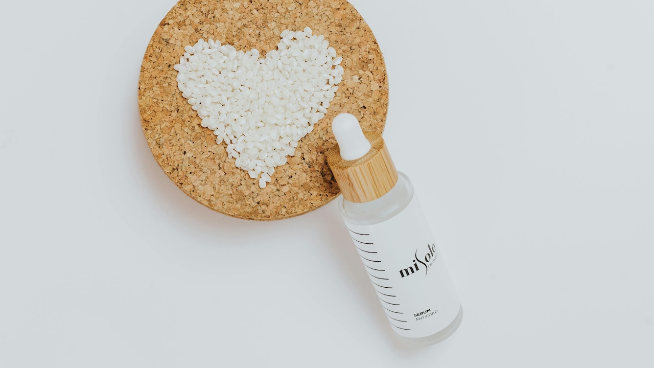 How To Layer Face Serums Properly: Fix Your Routine And See Real Results How To Layer Face Serums Properly: Fix Your Routine And See Real Results