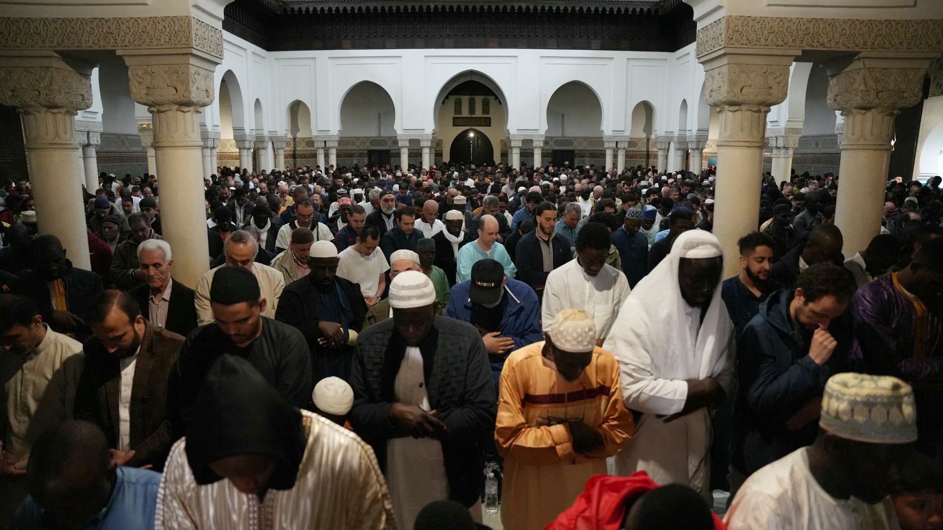 जुमे के दिन मुस्लिमों के भीड़ जुटाने पर रोक, फ्रांस की राजधानी में क्यों लगा बैन?