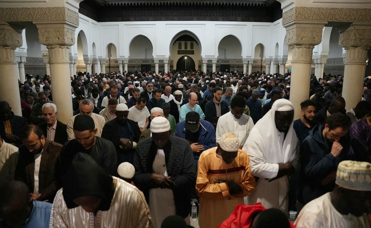 जुमे के दिन मुस्लिमों के भीड़ जुटाने पर रोक, फ्रांस की राजधानी में क्यों लगा बैन?