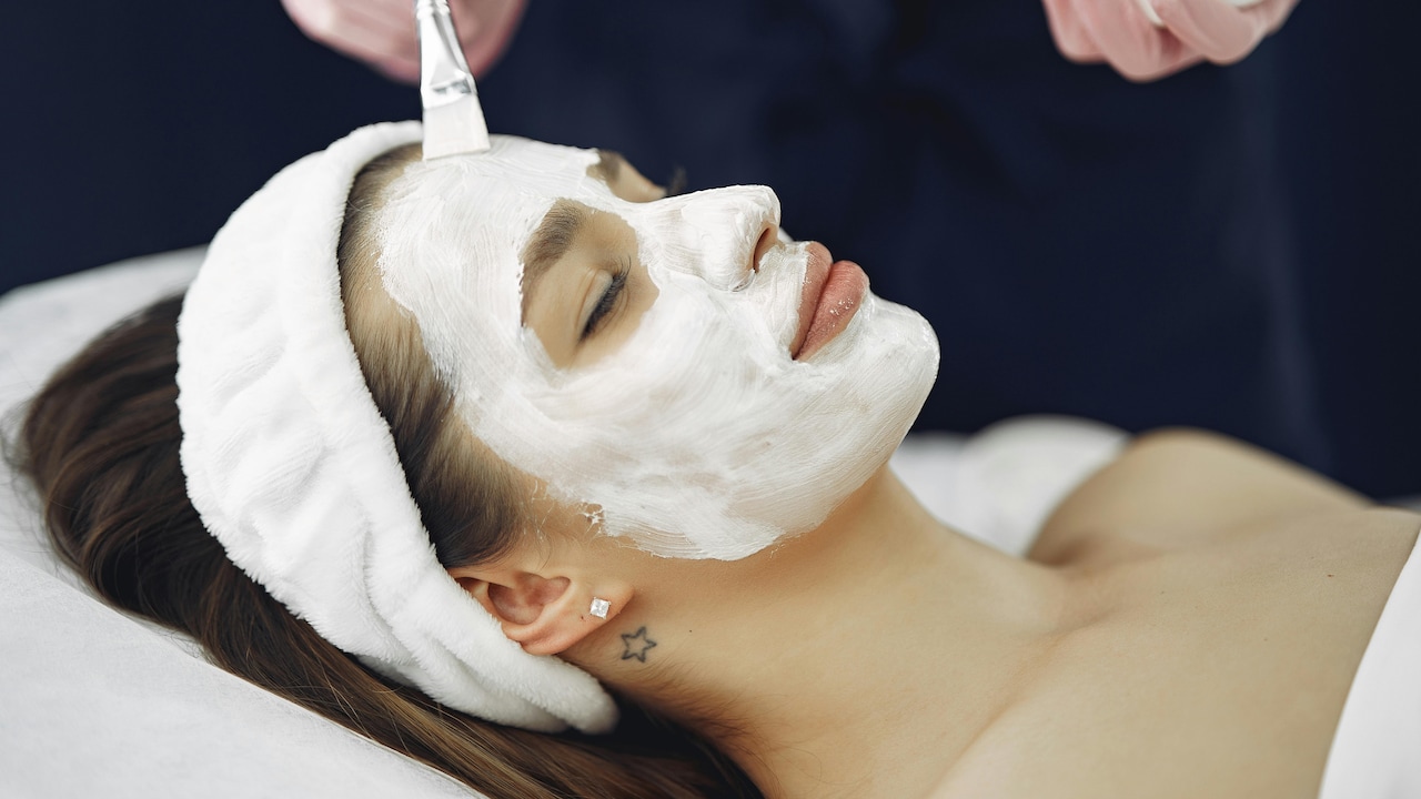 गर्मियों में हीरे जैसा चमक उठेगा आपका चेहरा, बस किचन की इन चीज़ों को मिला कर बना लें ये शानदार डायमंड फेस पैक