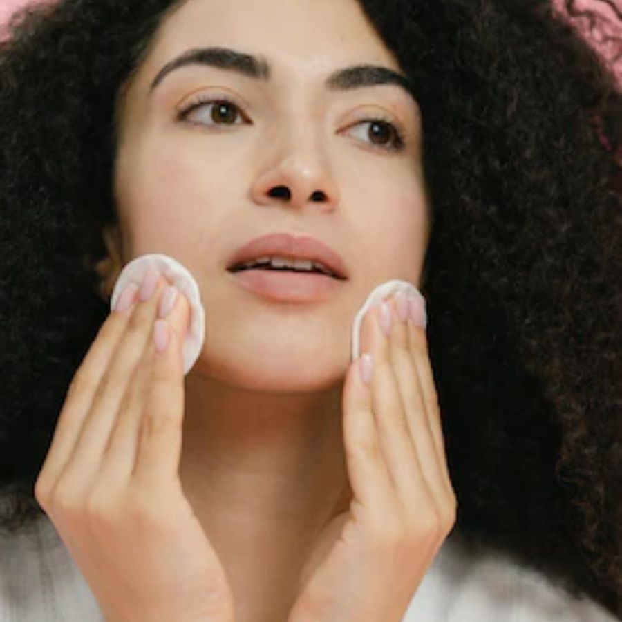 Top 5 Multi-Acid Peel Pads To Get Clear Glowing Skin Under ₹2,200
