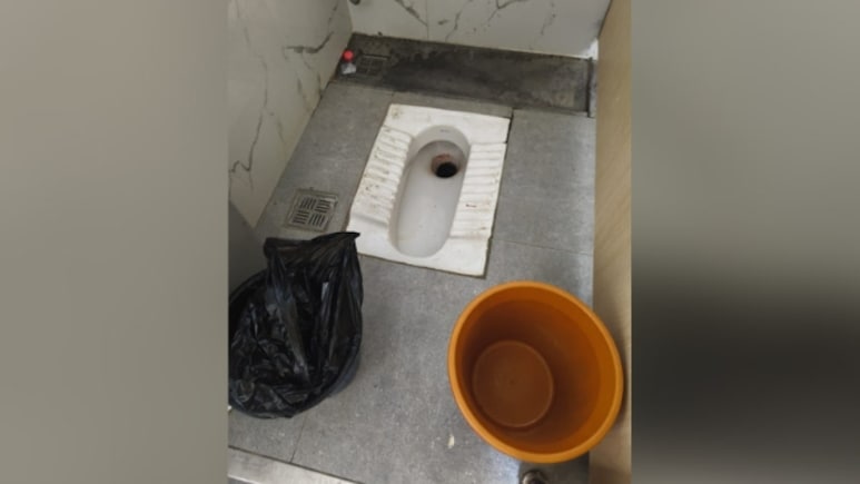 பெங்களூருவில் உள்ள ஃபாக்ஸ்கான் கழிப்பறைக்குள் பதின்வயதுப் பெண் பிரசவித்து, குழந்தையின் தொண்டையை அறுத்தார்.