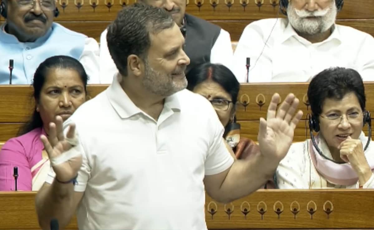 Parliament Session 2026 Live: राहुल गांधी की भाषा पर संसद में हंगामा, ऑपरेशन सिंदूर का उठा मुद्दा, राजनाथ सिंह ने जताई सख्त आपत्ति