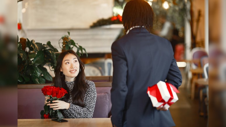 कुंवारों की चमकी किस्मत, पार्टनर ढूंढने के लिए ये सरकार देगी सलाना इतने रुपये