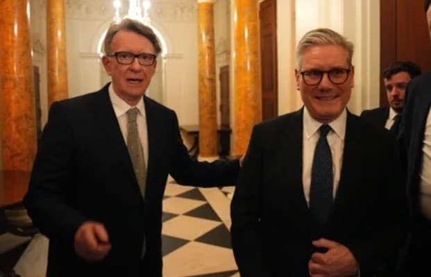 मैंडेलसन और एपस्टीन की नजदीकियों के बावजूद स्टार्मर ने उन्हें अमेरिका में राजदूत बनाया था.