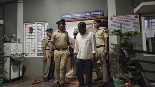 शादीशुदा बेटी प्रेमी के साथ भागी तो बेइज्जती परिवार सह नहीं पाया, उठाया खौफनाक कदम