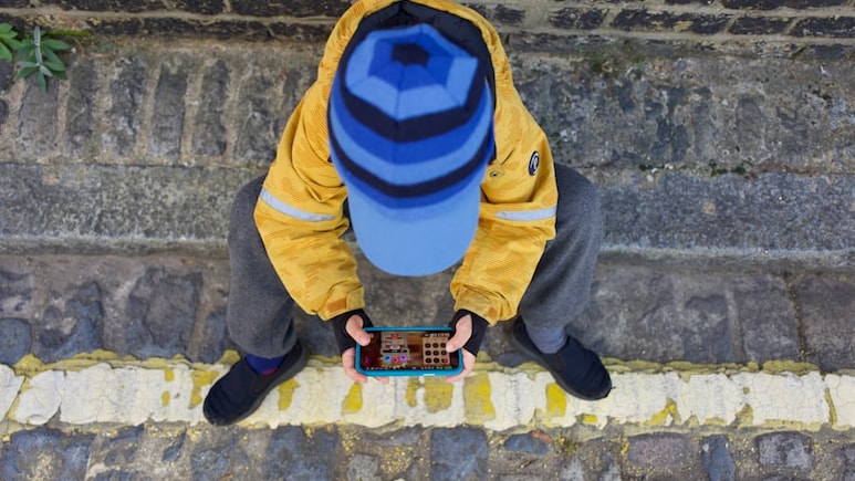 School Going Children To Get Free Recharge? Here's The Truth Behind Viral Claim