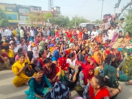 &ldquo;8 घंटे के दौरान चाय भी नहीं देते", वेतन बढ़ोतरी के लिए भिवाड़ी में धरना, प्रबंधन पर फूटा मजदूरों का गुस्सा