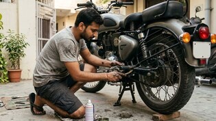 घर पर मैकेनिक से बढ़िया Bike की चेन साफ करने का आसान तरीका