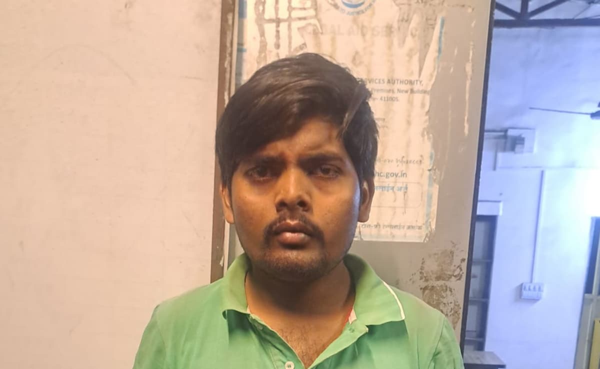 सब्जी बेचने वाला बना फर्जी पुलिस अधिकारी, शहर भर में लगवाए खुद के पोस्टर्स! रियल पुलिस ने की कार्रवाई!