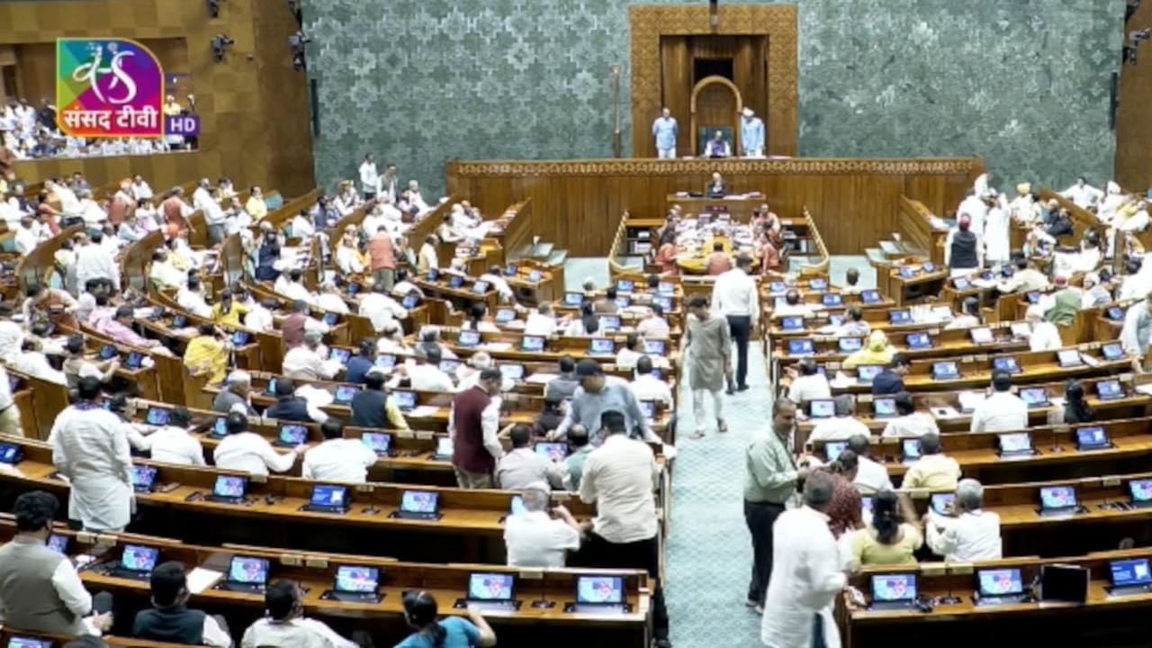 Parliament Monsoon Session 2026 LIVE Updates: लोकसभा में विपक्ष की नारेबाजी, सदन की कार्यवाही दोपहर 12 बजे तक स्थगित